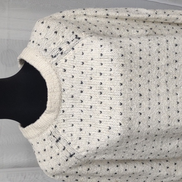 Aerie cream long sleeve crewneck Oversized Sweater, size S, EUC - Picture 3 of 10